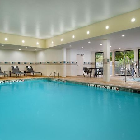 Отель Courtyard By Marriott Кингстон Экстерьер фото
